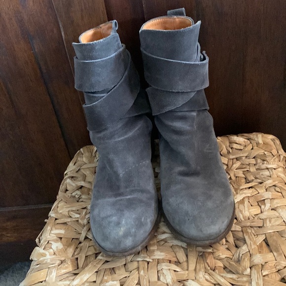 P. Monjo Suede ankle boots - Picture 1 of 7